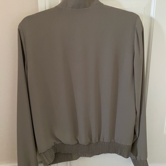 Aritzia zip front bomber jacket - Picture 3 of 9